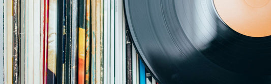 Vinilos apilados para una guía de calificación según la escala Goldmine.