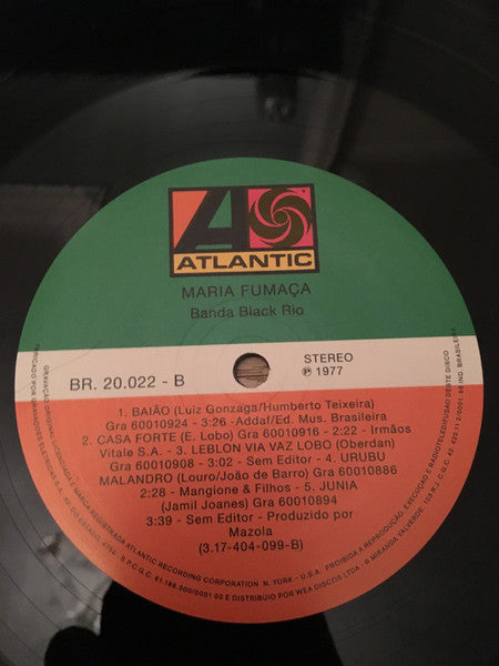 Etiqueta central del vinilo Banda Black Rio – Maria Fumaça (Lado B), con pista "Baião", duración visible y diseño clásico verde-rojo de Atlantic.