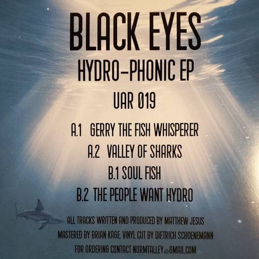Contraportada del vinilo Black Eyes – Hydro-Phonic EP 12" EP con tracklist completa, UAR019, créditos y fondo marino con tiburón.