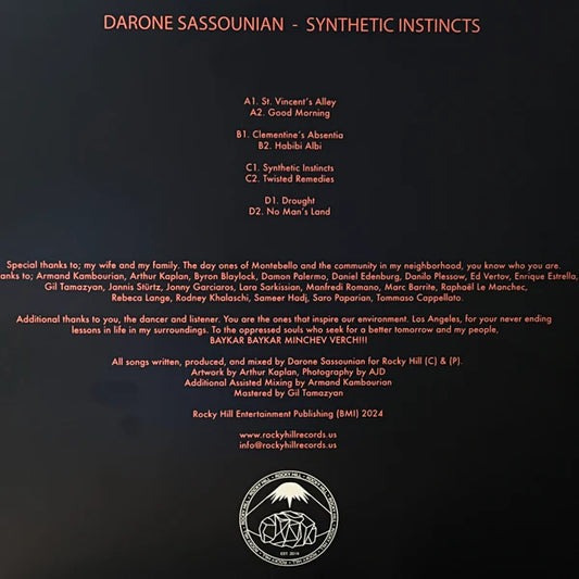Contraportada del vinilo Darone Sassounian – Synthetic Instincts en sello Rocky Hill con listado de pistas y créditos completos en tipografía dorada.