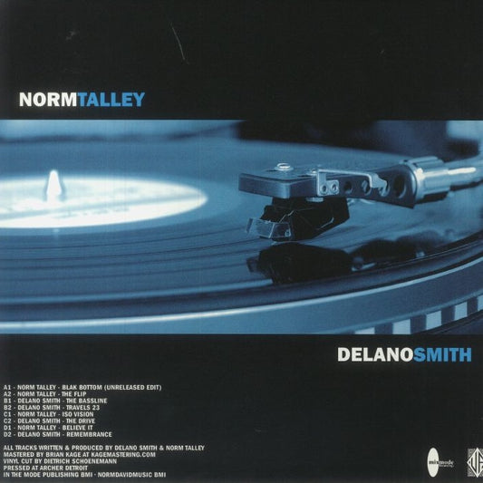 Contraportada del vinilo Delano Smith / Norm Talley – Straight Up No Chaser con tocadiscos azul, créditos visibles y listado completo de pistas del álbum 2xLP