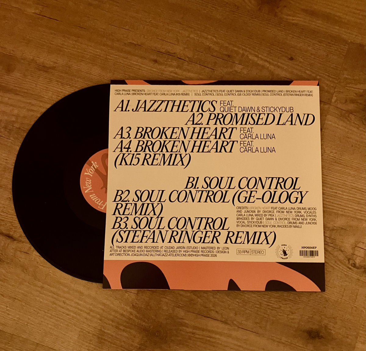 Contraportada del vinilo Divorce From New York – Jazzthetics con listado completo de pistas A1-B3, créditos, logo de High Praise y referencia HP00326EP.