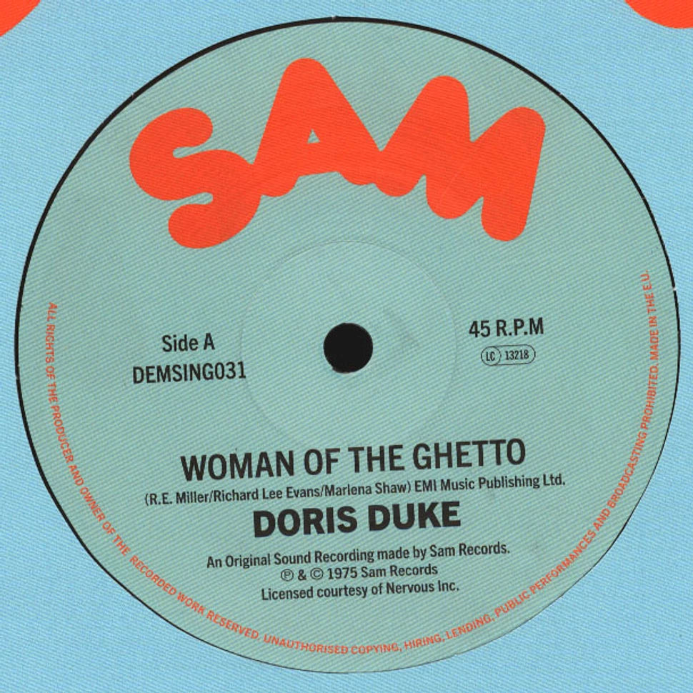 Etiqueta central del lado A del vinilo con la pista “Woman Of The Ghetto” de Doris Duke, créditos y catálogo DEMSING031.