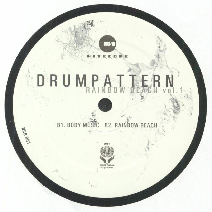 Etiqueta central lado B del vinilo Drumpattern – Rainbow Beach Vol. 1 de Nitecore Records, 12" EP, con pistas “Body Music” y “Rainbow Beach” y diseño minimalista en tonos claros.