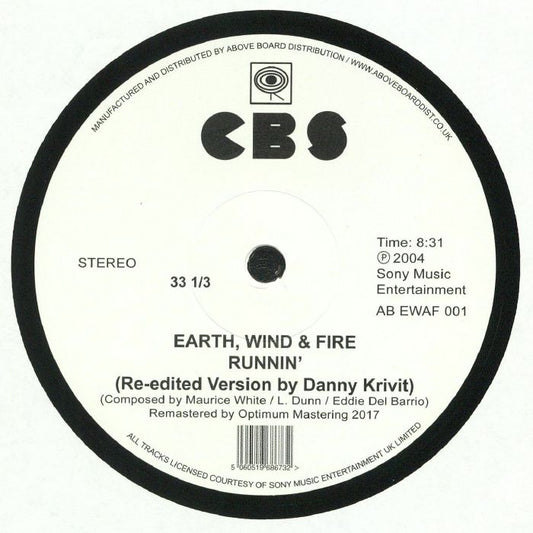 Contraportada del vinilo de 12" de Earth, Wind & Fire – Runnin’. Remasterizado en 2017 por Optimum Mastering. Sello CBS.
