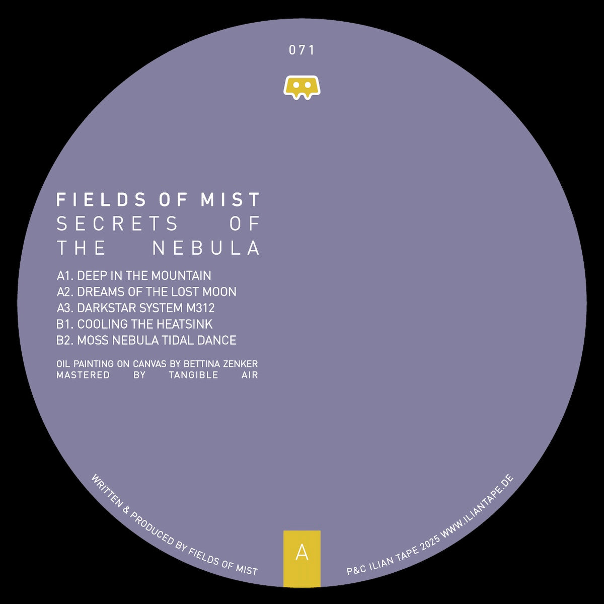 Etiqueta central del lado A del vinilo Fields Of Mist – Secret Of The Nebula con créditos, catálogo 071 e ilustración minimalista de Ilian Tape.