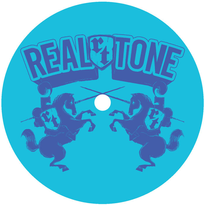 Etiqueta central del vinilo Franck Roger – Real Tone Classics 004 (12") de Real Tone Records, con arte minimalista azul celeste y logotipo “Real Tone” sobre dos caballos enfrentados. Imagen limpia y distintiva para coleccionistas de vinilo y amantes del diseño gráfico en sellos house.