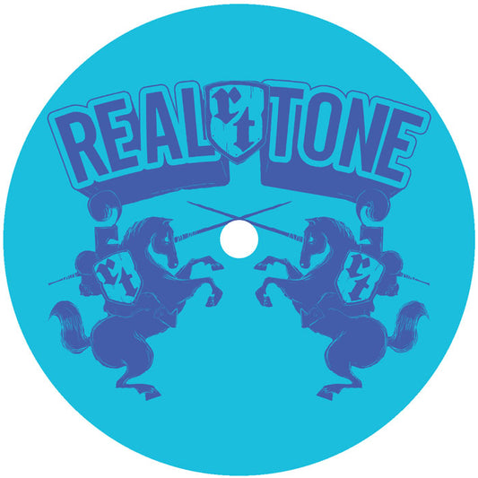 Etiqueta central del vinilo Franck Roger – Real Tone Classics 004 (12") de Real Tone Records, con arte minimalista azul celeste y logotipo “Real Tone” sobre dos caballos enfrentados. Imagen limpia y distintiva para coleccionistas de vinilo y amantes del diseño gráfico en sellos house.