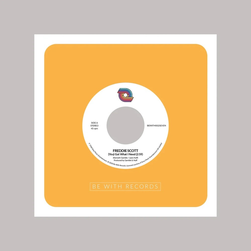 Portada delantera del vinilo 7" de Freddie Scott – (You) Got What I Need, reeditado por Be With Records. Texto impreso: Be With Records.