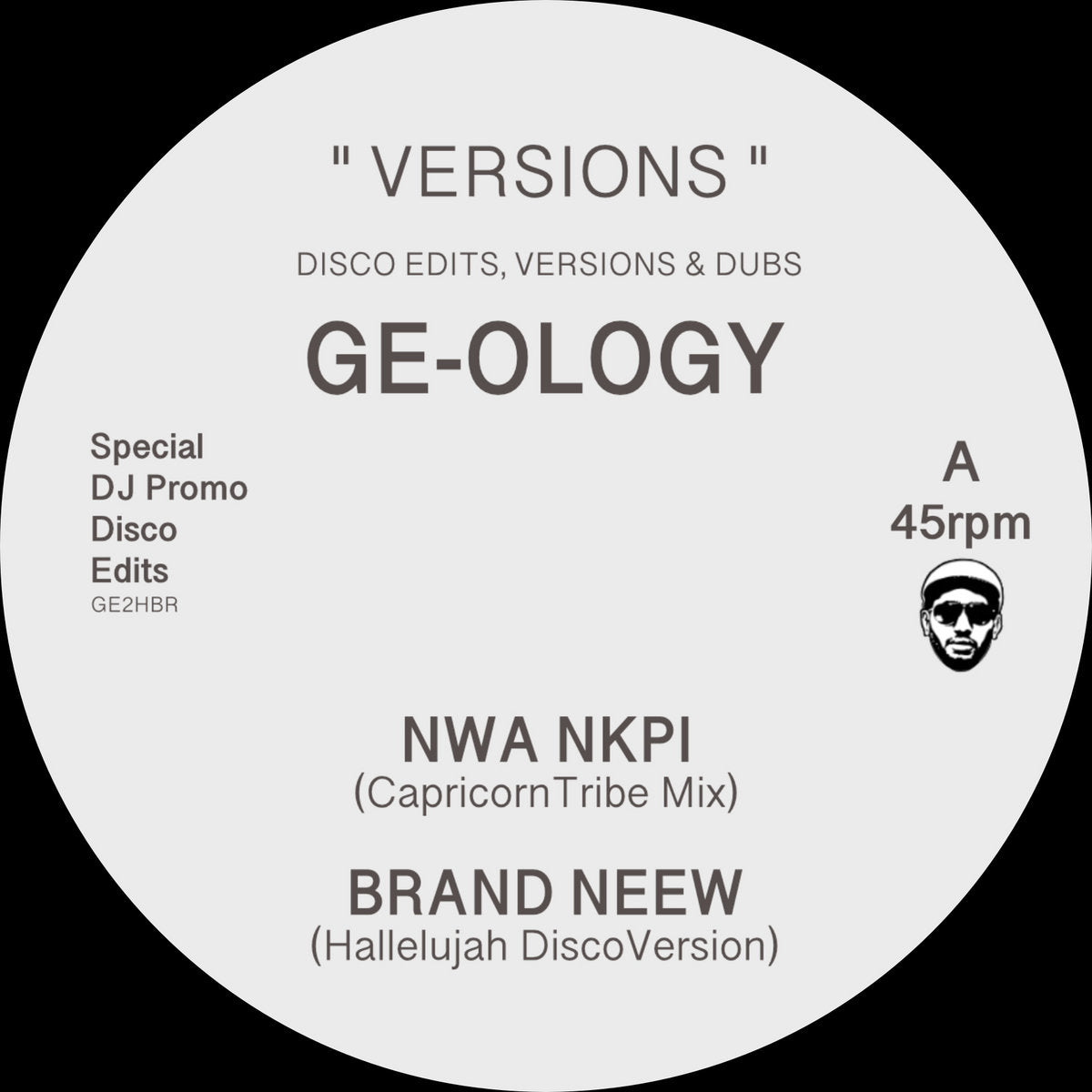Lado A del vinilo GE-OLOGY – Versions Part One de Hot Biscuit Recordings. Texto impreso: NWA NKPI (CapricornTribe Mix), BRAND NEEW (Hallelujah DiscoVersion).