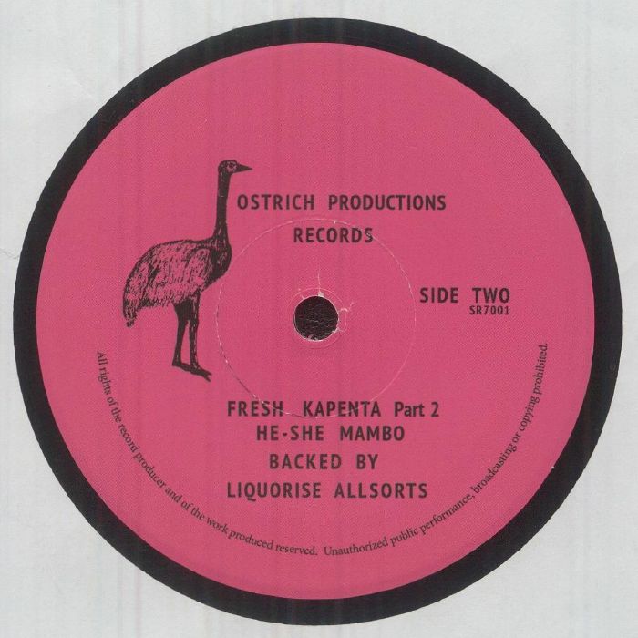 Lado B del vinilo 7", reedición: etiqueta rosa, Fresh Kapenta Part 2 y créditos visibles. He-She Mambo Backed By Liquorise Allsorts – Fresh Kapenta, Strawberry Rain.