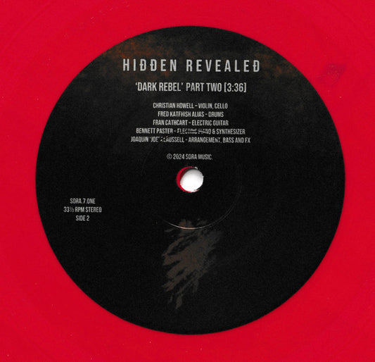 Etiqueta central del lado B del vinilo Hidden Revealed – Dark Rebel en formato 7", edición limitada de SORA; destaca la pista “Dark Rebel Part Two” (3:36) con créditos de músicos e instrumentación visible.