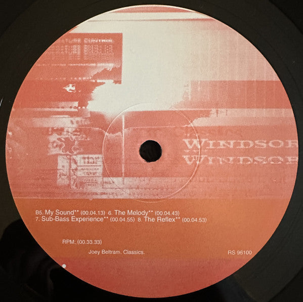 Etiqueta central del vinilo Joey Beltram – Classics lado B con títulos, tiempos y arte visual urbano en tonos rojos.