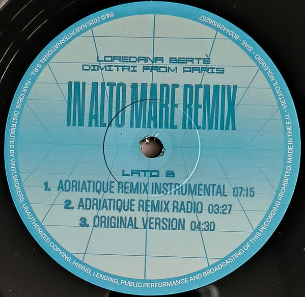 Centro azul del vinilo Loredana Bertè – In Alto Mare (Remix), lado B con versiones instrumental, radio y original del tema.