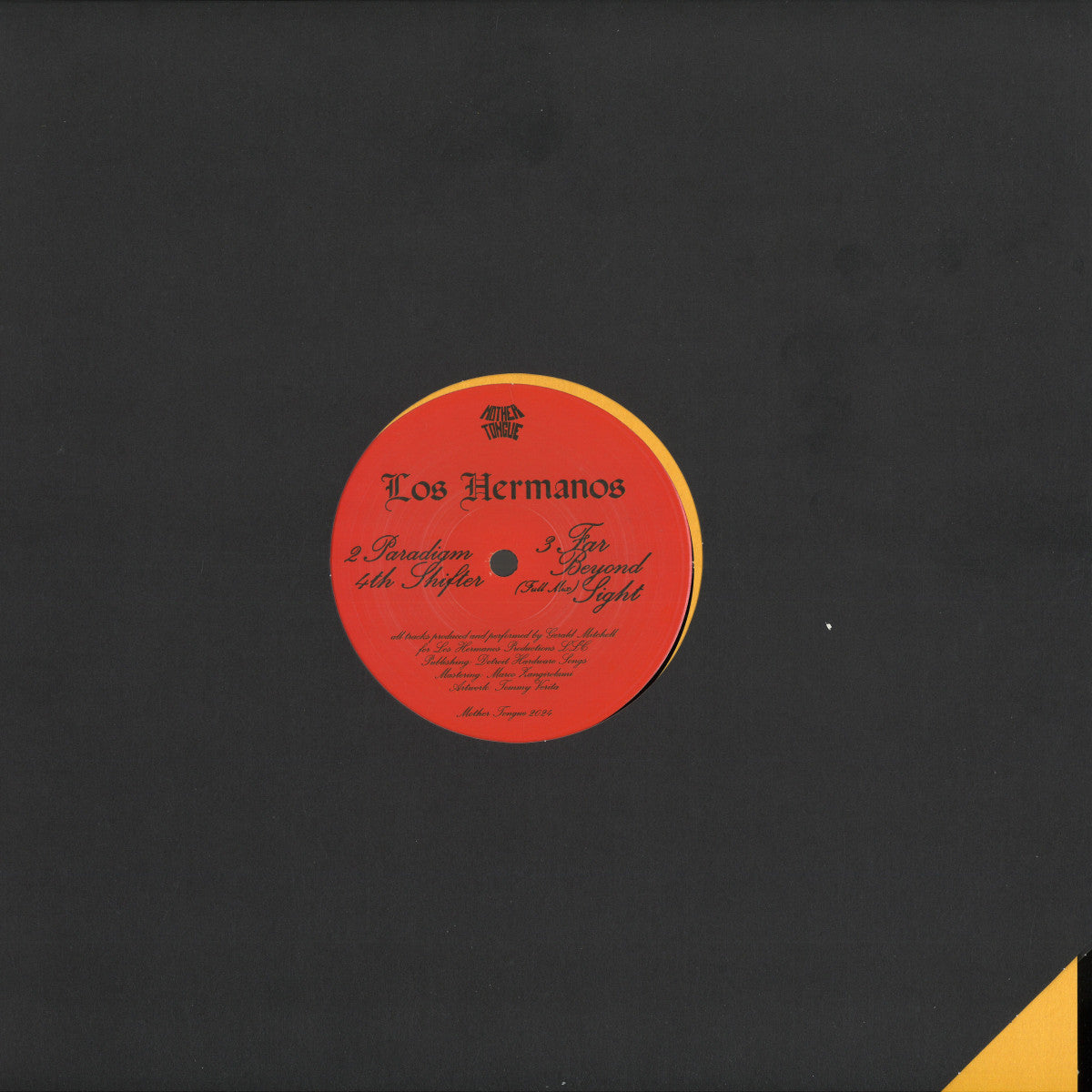 Portada del vinilo "Family" de Los Hermanos, publicado por Mother Tongue Records en edición limitada de 12". Diseño minimalista con etiqueta roja y detalles en negro.