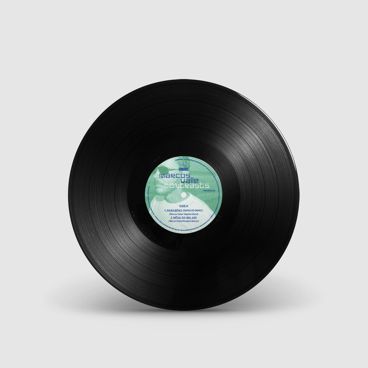 Etiqueta central lado A del vinilo Marcos Valle – Contrasts 12" LP Far Out Recordings, con lista de pistas y créditos visibles.