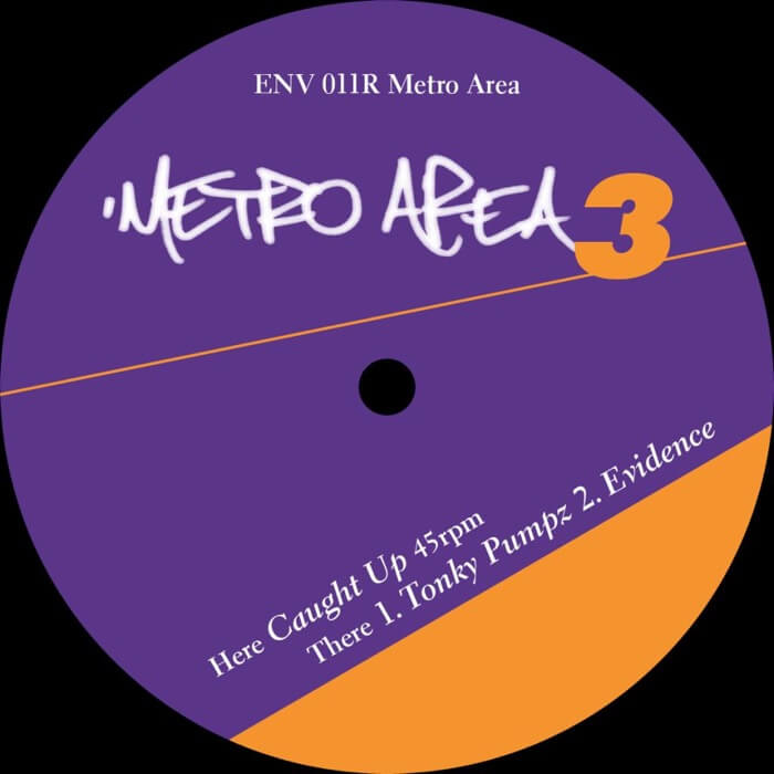 Lado A del vinilo Metro Area – Metro Area 3, con etiqueta morada y naranja de Environ y títulos de las tres pistas.
