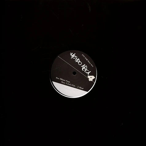 Portada del vinilo Metro Area – Metro Area 4 con funda negra troquelada y etiqueta visible. Reedición remasterizada en 12" publicada por el sello Environ.
