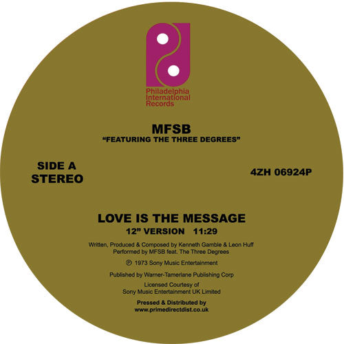Portada delantera de vinilo 12" de MFSB con The Three Degrees, publicado por Philadelphia International Records. Texto impreso: "Love Is The Message", versión 12" de 11:29 con créditos de Gamble & Huff.