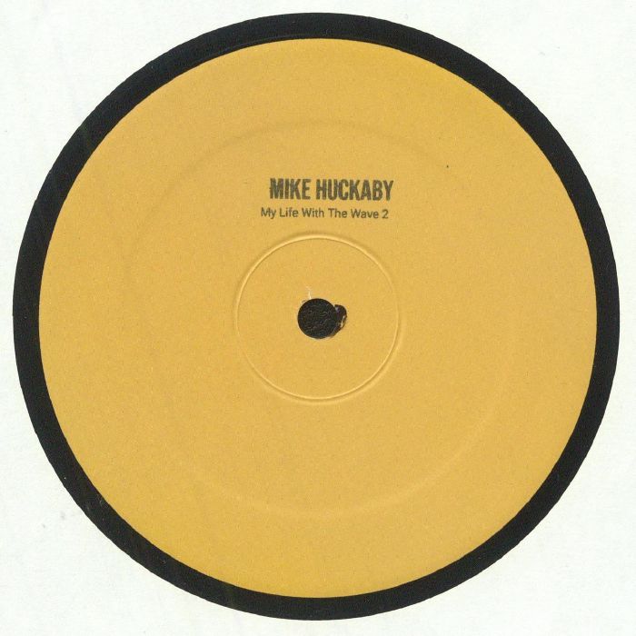 Portada del vinilo “My Life With The Wave 2” de Mike Huckaby, lanzado bajo el sello SYNTH. Diseño minimalista con etiqueta impresa en negro.