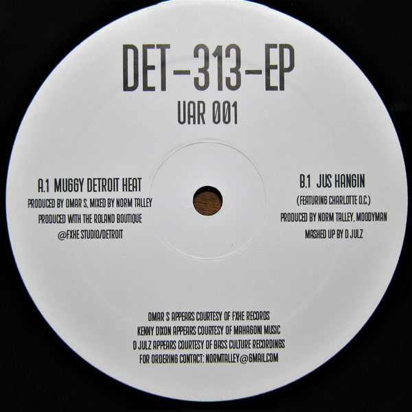 Etiqueta central principal del vinilo Norm Talley, Moodymann, Omar S – Det-313-EP con listado de pistas “Muggy Detroit Heat” y “Jus Hangin”, créditos y catálogo UAR001.