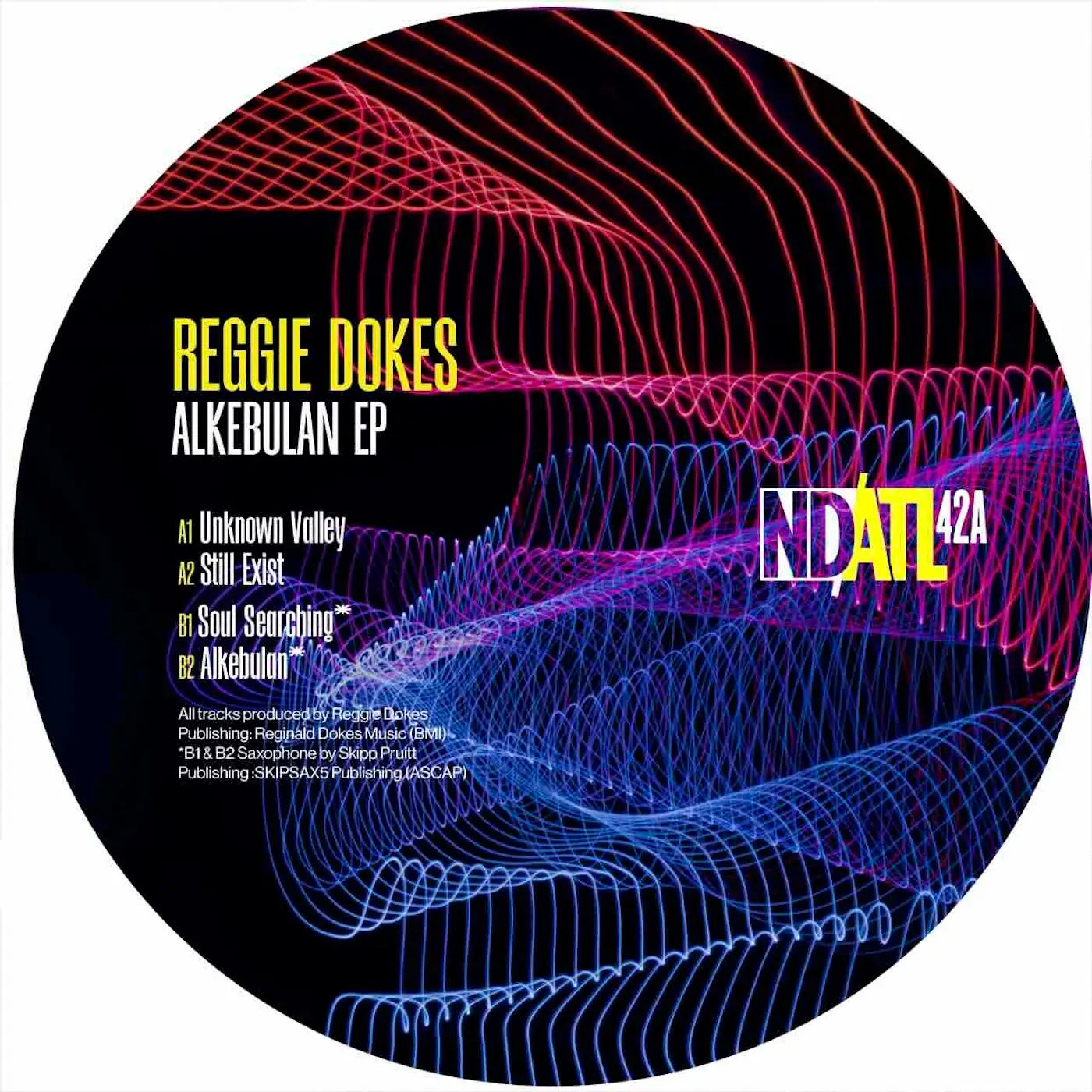Etiqueta central de vinilo 12" EP Reggie Dokes – Alkebulan EP, NDATL Muzik, listado de pistas y créditos sobre arte abstracto neón.