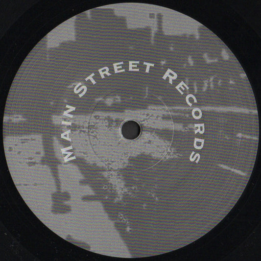 Etiqueta central del lado B del vinilo Round Three Feat. Paul St. Hilaire – Acting Crazy, diseño minimalista en blanco y negro con logo de Main Street Records, reedición en 12".