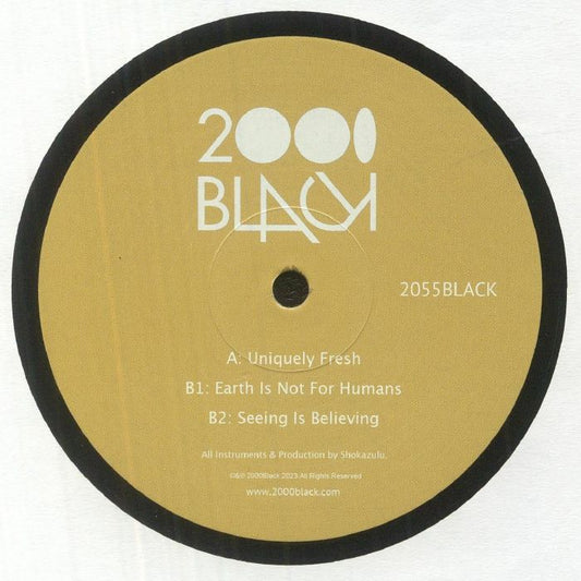 Etiqueta central lado B del vinilo Shokazulu – Uniquely Fresh en sello 2000 Black, con listado de pistas Uniquely Fresh, Earth Is Not For Humans y Seeing Is Believing.