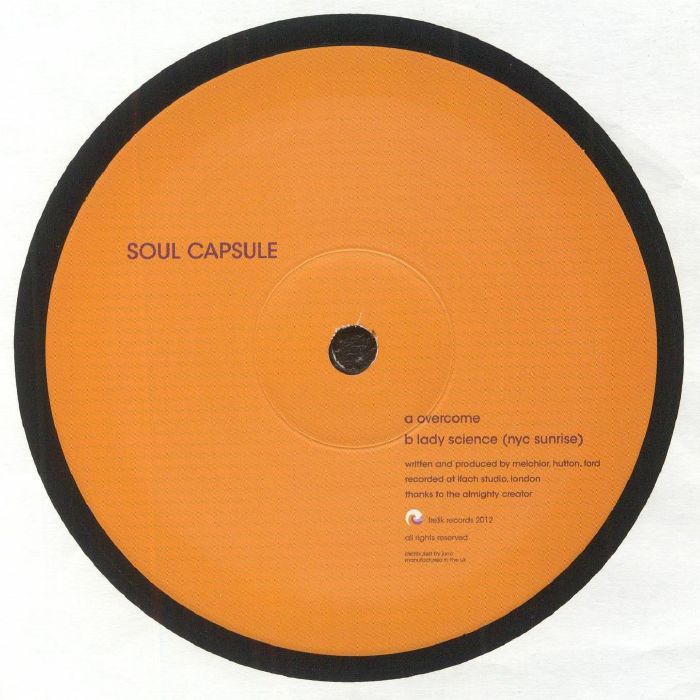 Portada delantera del vinilo "Soul Capsule - Overcome", lanzado bajo el sello Trelik. El vinilo es un 12" que presenta las canciones "A Overcome" y "B Lady Science (NYC Sunrise)".