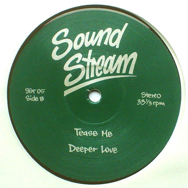 Contraportada del vinilo Sound Stream - All Night (Sound Stream, 12"). Listado de tracks con "Tease Me" y "Deeper Love" en el lado B. Texto en blanco sobre fondo verde.