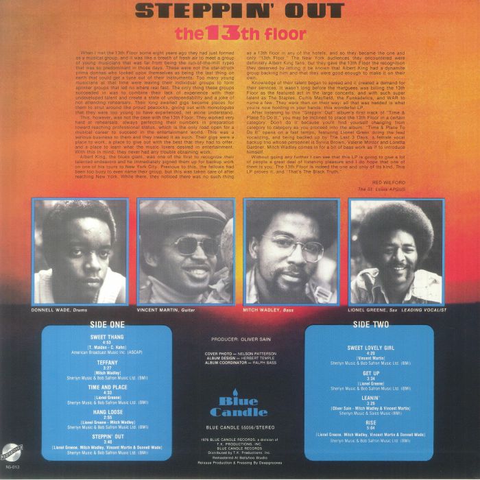 Portada trasera del vinilo Steppin' Out de The 13th Floor, publicado por Regrooved Records. Incluye fotos de la banda, lista de canciones y créditos de producción.