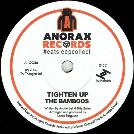 Etiqueta central del lado A del vinilo 7" The Bamboos – Tighten Up / The Witch editado por Anorax Records, con el tema "Tighten Up", duración 3:55, créditos a Archie Bell & Billy Butler y producción de Lance Ferguson.