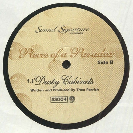 Portada trasera del vinilo Theo Parrish – Pieces Of A Paradox, editado por Sound Signature en 12". Muestra información del tracklist y créditos de producción.