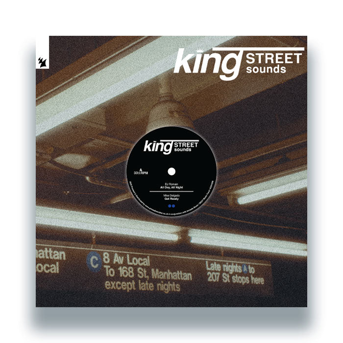 Portada del vinilo Varios Artistas – King Street Sounds Sampler Vol. 4 editado por King Street Sounds, mostrando una escena urbana del metro de Manhattan bajo luces cálidas, con la etiqueta del disco centrada en la funda 12”.