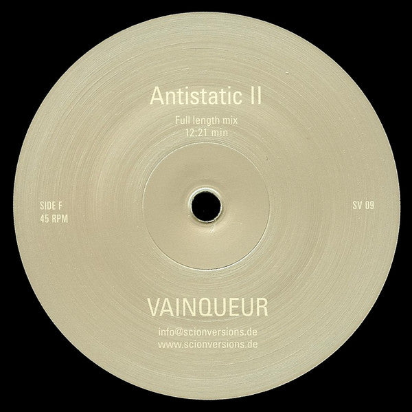 Lado F del vinilo Vainqueur – Reductions 1995-1997 con Antistatic II full length mix 12:21, 45 RPM y sello Scion Versions en compilación 3x12".