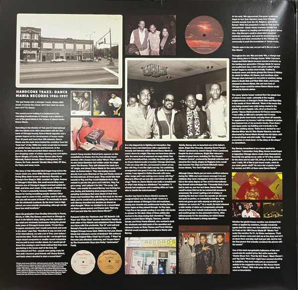 Interior del vinilo con notas, fotografías de artistas y detalles históricos sobre Dance Mania. Texto impreso: historia del sello y de la escena house.