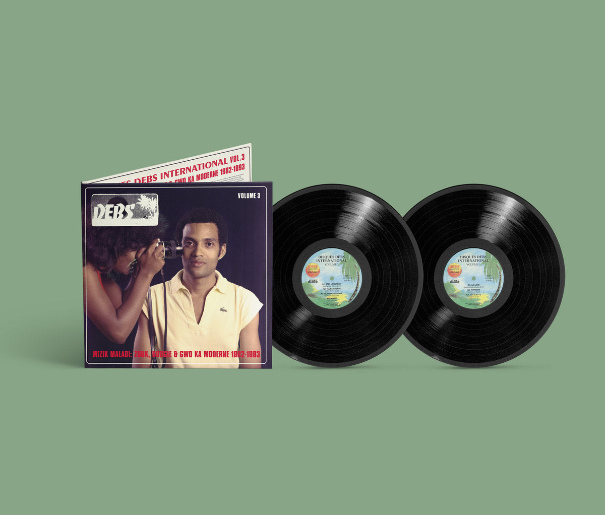 Vista de los vinilos con la contraportada visible del Mizik Maladi: Disques Debs International Vol. 3, publicado por el sello Strut. El disco es un 2 x Vinilo, LP, Compilatorio. Lista de canciones dividida por lados.