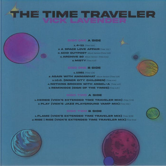 Contraportada del vinilo The Time Traveler de Vick Lavender. Incluye lista de canciones y créditos. Publicado por Sophisticado Recordings en formato 2xLP gatefold.
