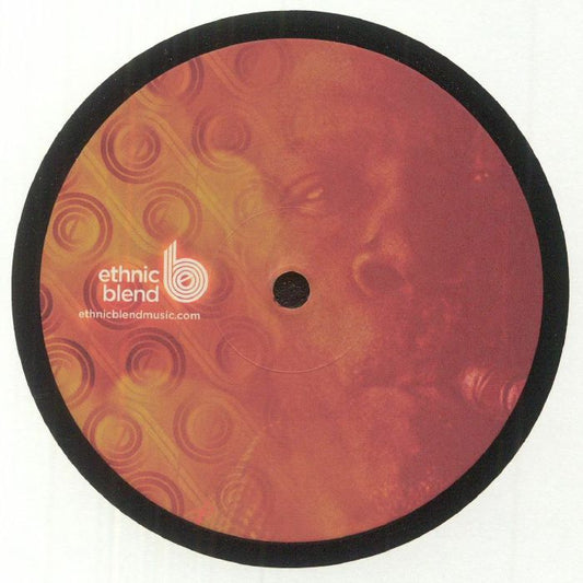 Lado B del vinilo Vick Lavender – Vick Lavender Project 12”, etiqueta central Ethnic Blend Music con arte abstracto rojizo, logo del sello y diseño minimalista sin listado de pistas.