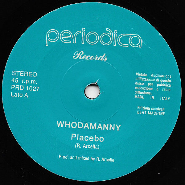 Etiqueta central lado A del vinilo Whodamanny – Placebo 7" 45 RPM en Periodica Records con título, créditos y catálogo PRD 1027.