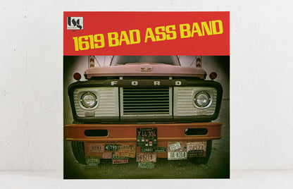 El vinilo 1619 Bad Ass Band – 1619 Bad Ass Band: portada fotografiada sobre fondo blanco, con un camión Ford.