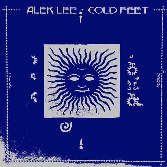 Portada del vinilo Alek Lee – Cold Feet con arte azul intenso y un sol estilizado al centro; diseño minimalista y místico editado por Isle Of Jura.