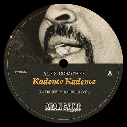 Lado A del vinilo Alex Dorothée – Kadence Kadence, etiqueta con “Kadence Kadence”, catálogo ATGN010 y sello Atangana Records.
