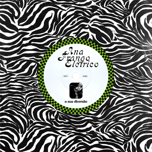 Portada del vinilo Ana Frango Elétrico – A Sua Diversão / Não Tem Nada Não, con rayas negras y aro verde.