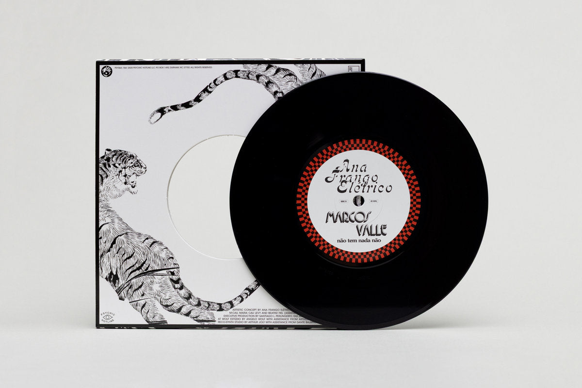 Lado B del vinilo 7" Ana Frango Elétrico – A Sua Diversão / Não Tem Nada Não en Mr Bongo, disco negro sobre contraportada ilustrada, etiqueta roja Não Tem Nada Não con Marcos Valle destacado.