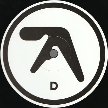 Etiqueta del lado D del vinilo Aphex Twin – Selected Ambient Works 85-92, mostrando el logotipo de Aphex Twin y la letra D centrada.
