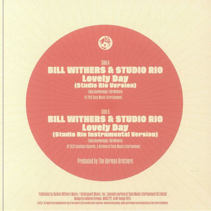 Portada trasera del vinilo Bill Withers And Studio Rio – Lovely Day (Studio Rio Version) lanzado por Mr Bongo en 7". Incluye lista de canciones, créditos y sello discográfico.
