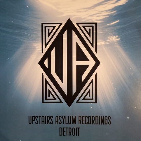 Portada del vinilo Black Eyes – Hydro-Phonic EP 12" EP en Upstairs Asylum Recordings, logo geométrico negro sobre fondo acuático luminoso.