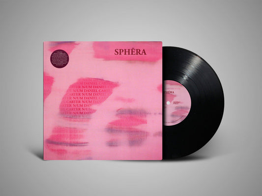 Funda y vinilo Daniel Carter & N/UM – Sphēra LP de Respekt Music, sleeve rosa minimalista junto al disco negro parcialmente visible.
