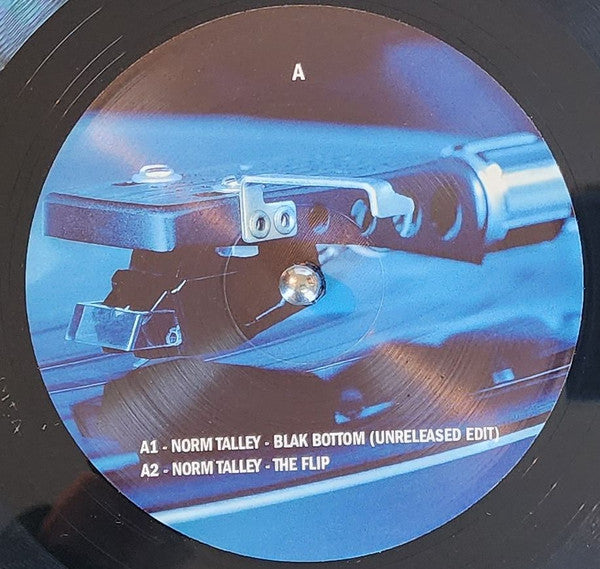 Etiqueta del lado A del vinilo Delano Smith / Norm Talley – Straight Up No Chaser con brazo de tocadiscos azul y pistas A1 Blak Bottom y A2 The Flip claramente impresas